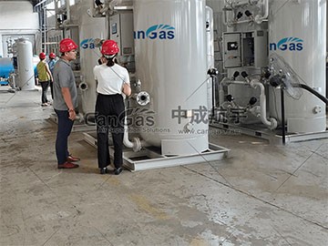 阿爾及利亞國(guó)立醫(yī)院客戶代表到我司工廠驗(yàn)貨醫(yī)用制氧機(jī)系統(tǒng)